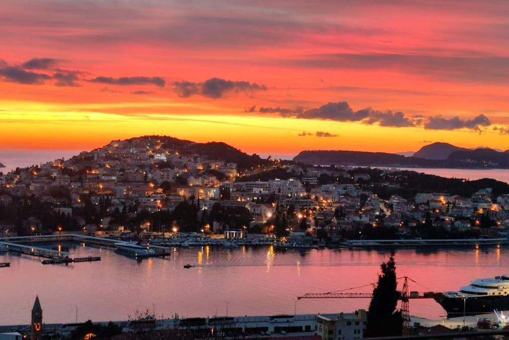 Walking Distance Old Town 120M2,Garden,View,Garage Apartment Dubrovnik Bagian luar foto
