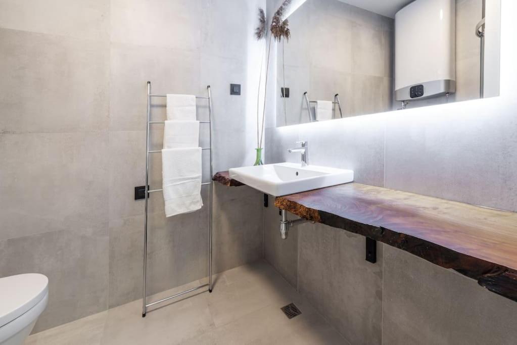 Walking Distance Old Town 120M2,Garden,View,Garage Apartment Dubrovnik Bagian luar foto